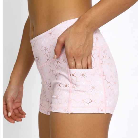 FMFM WOMENS CHAMPAGNE WINTER SHORTS NWT - Picture 2 of 9